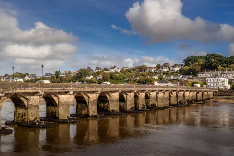 Bideford olf bridge with The Royal Hotel in the distance