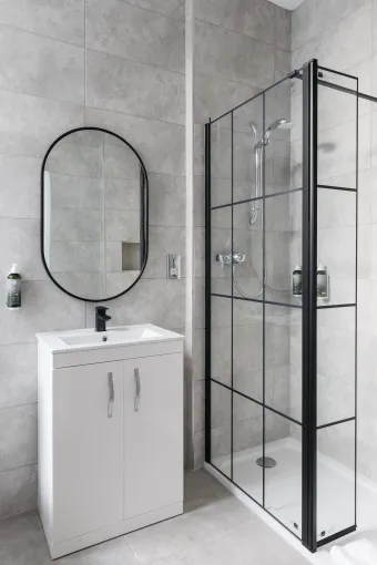 The shower and sink in one of the guest bedroom en-suites in The Royal Hotel Bideford