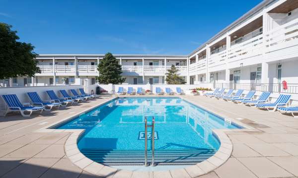 outside swimming pool at barnstaple hotel