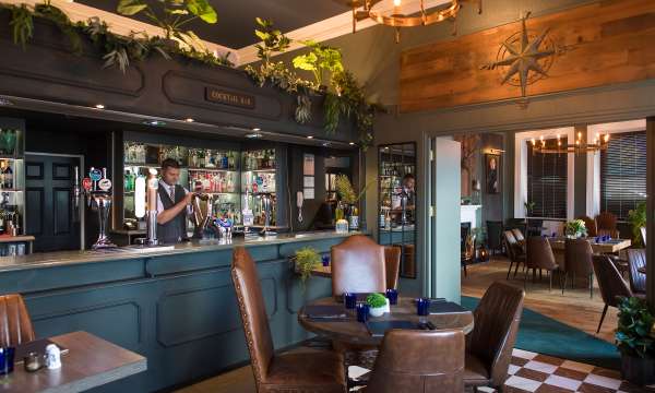 Barman in Merchants Bistro