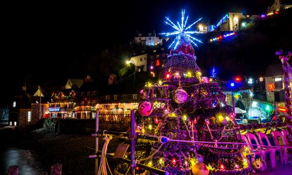 Clovelly Christmas Lights Switch On 