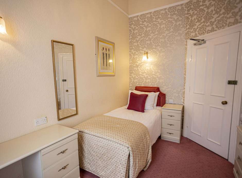 Royal Hotel Single Room (214) Accommodation Bedroom