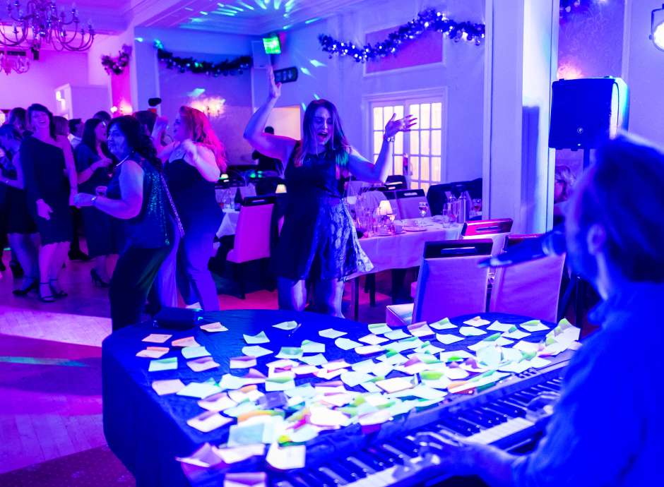 christmas-party-nights-tributes-at-redhurst-hotel-glasgow