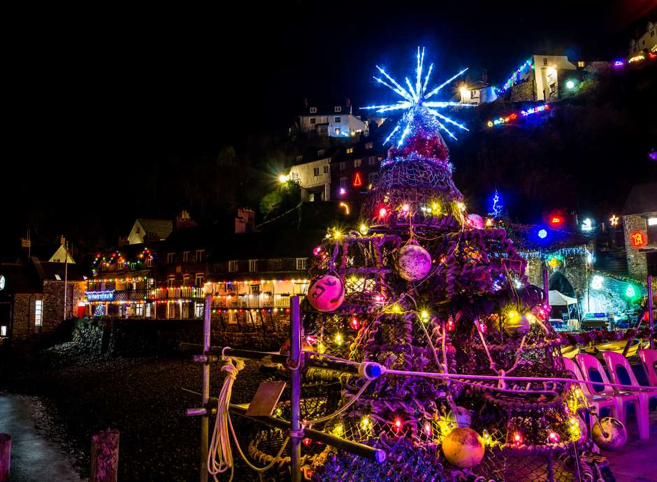 Clovelly Christmas Lights Switch On 