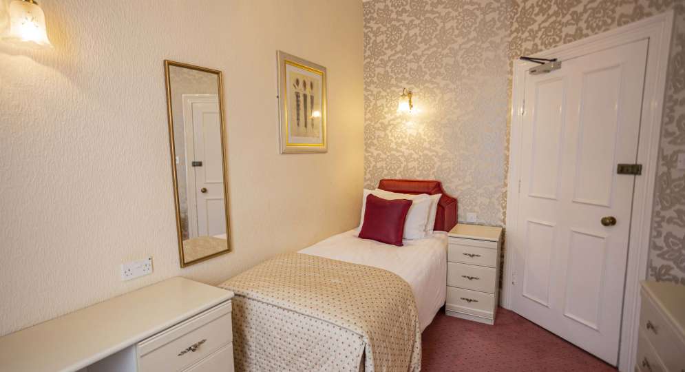 Royal Hotel Single Room (214) Accommodation Bedroom